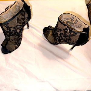 Badgley Mischka size 6